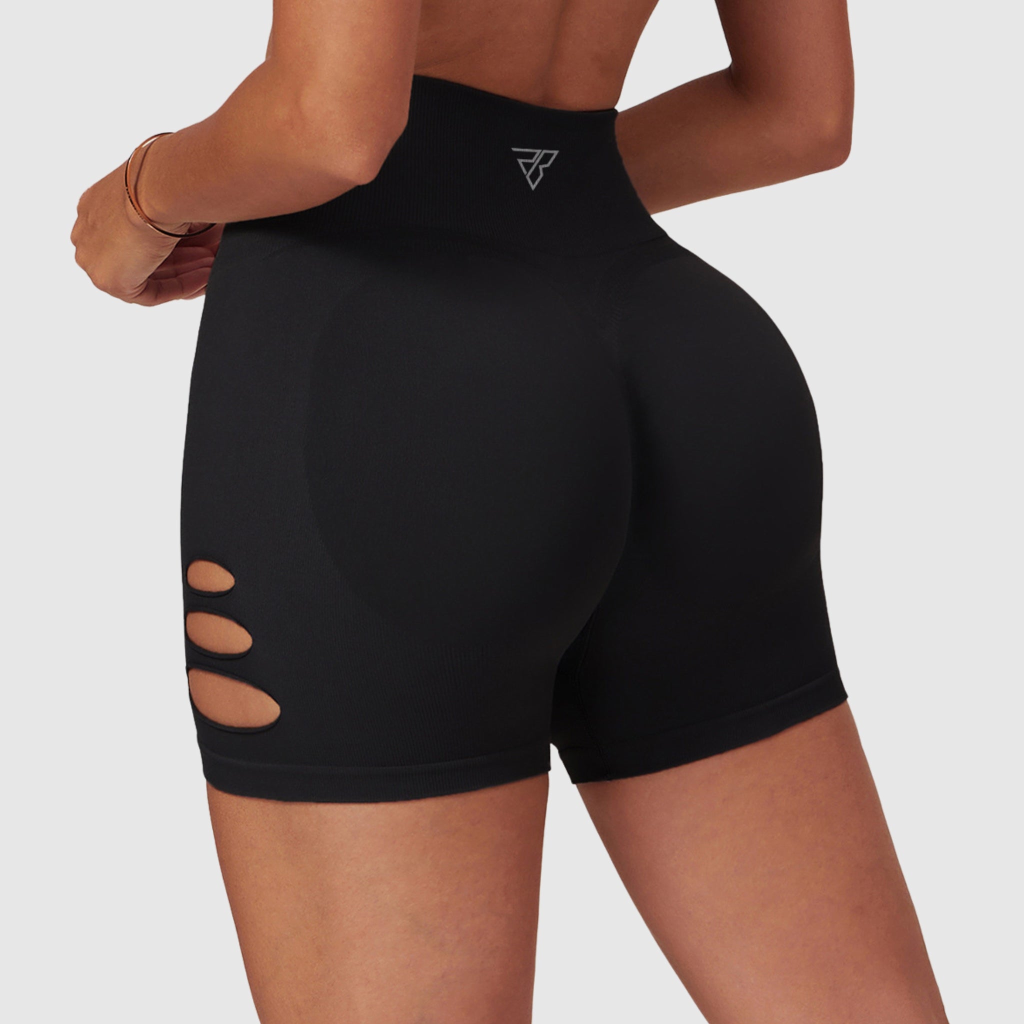 Mini short avec découpe