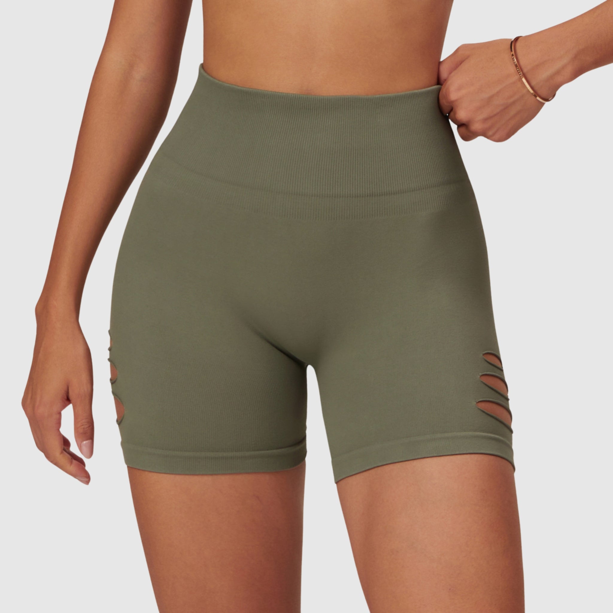 Mini short avec découpe