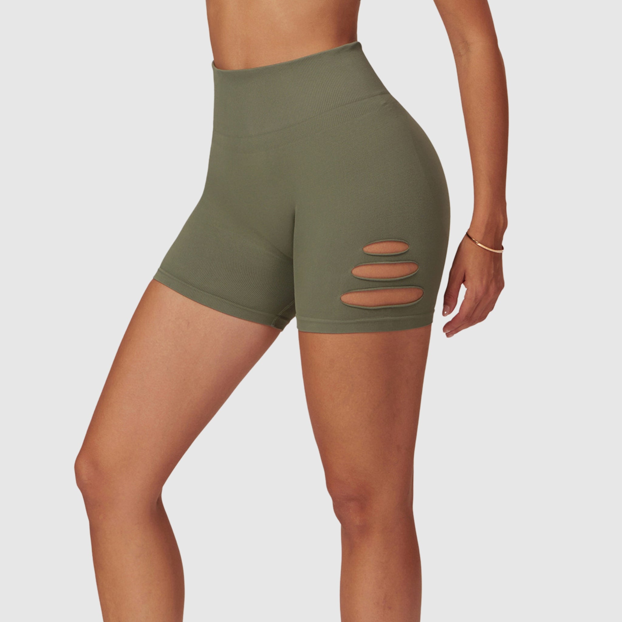 Mini short avec découpe