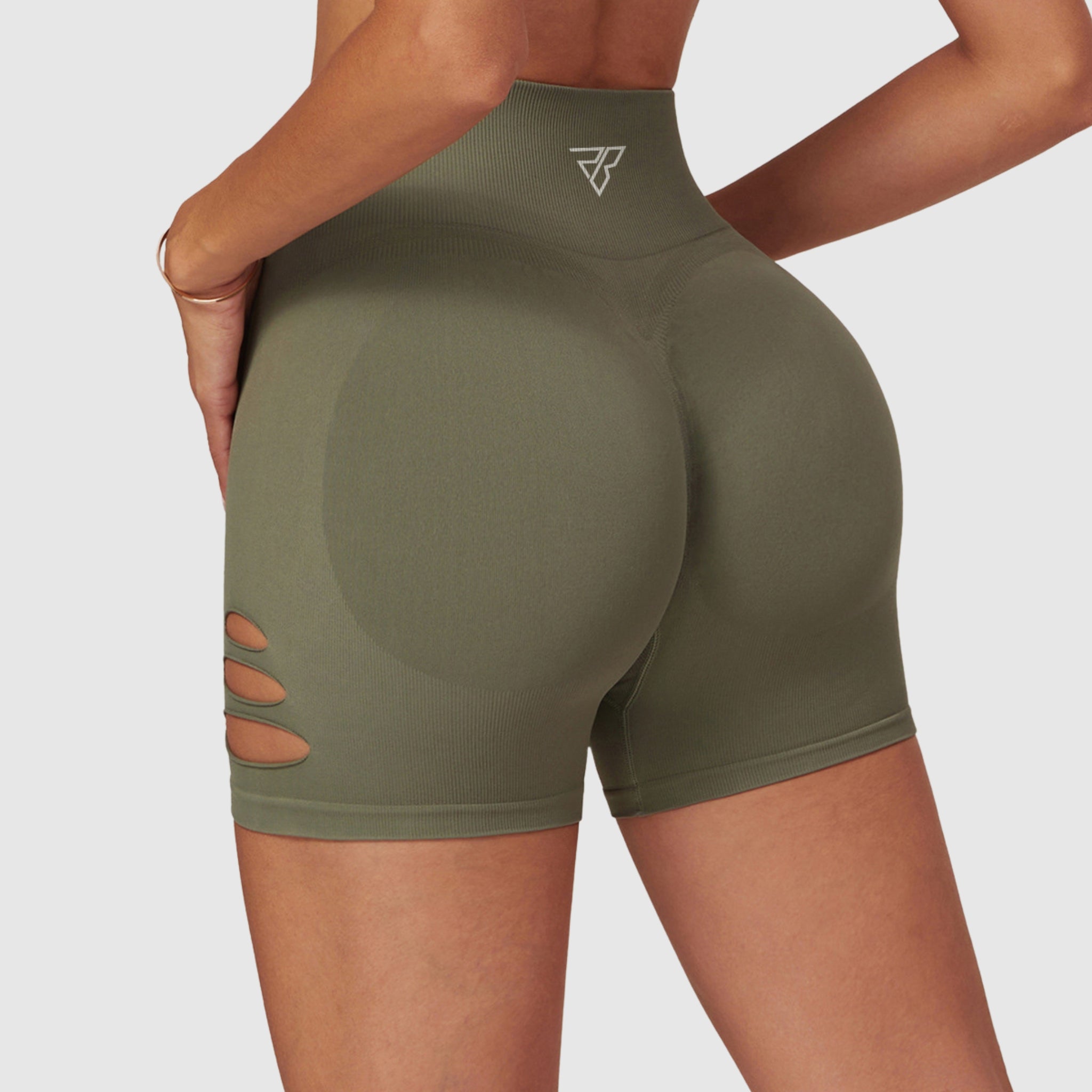 Mini short avec découpe